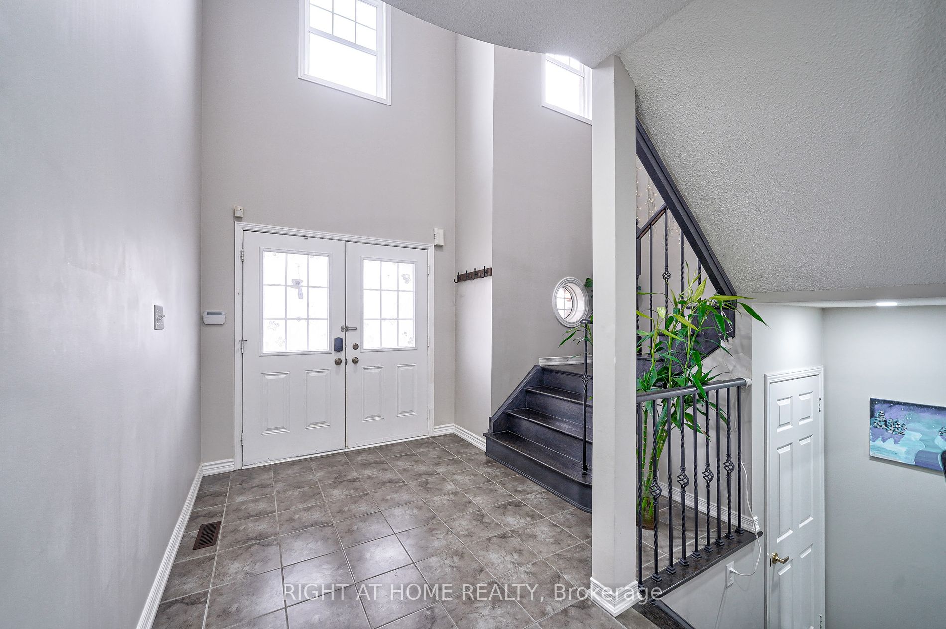 398 Messure Cres