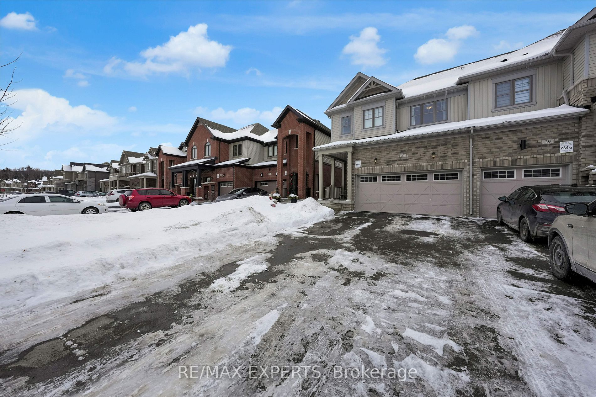 27 Arnold Cres