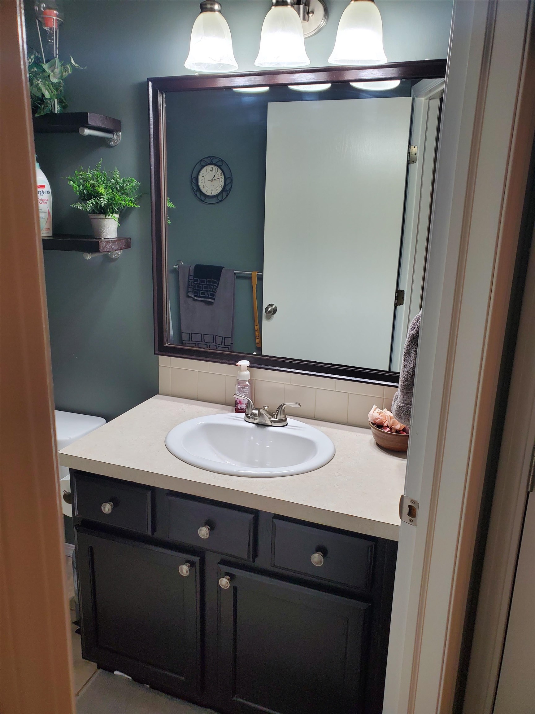 1435 E Berlin