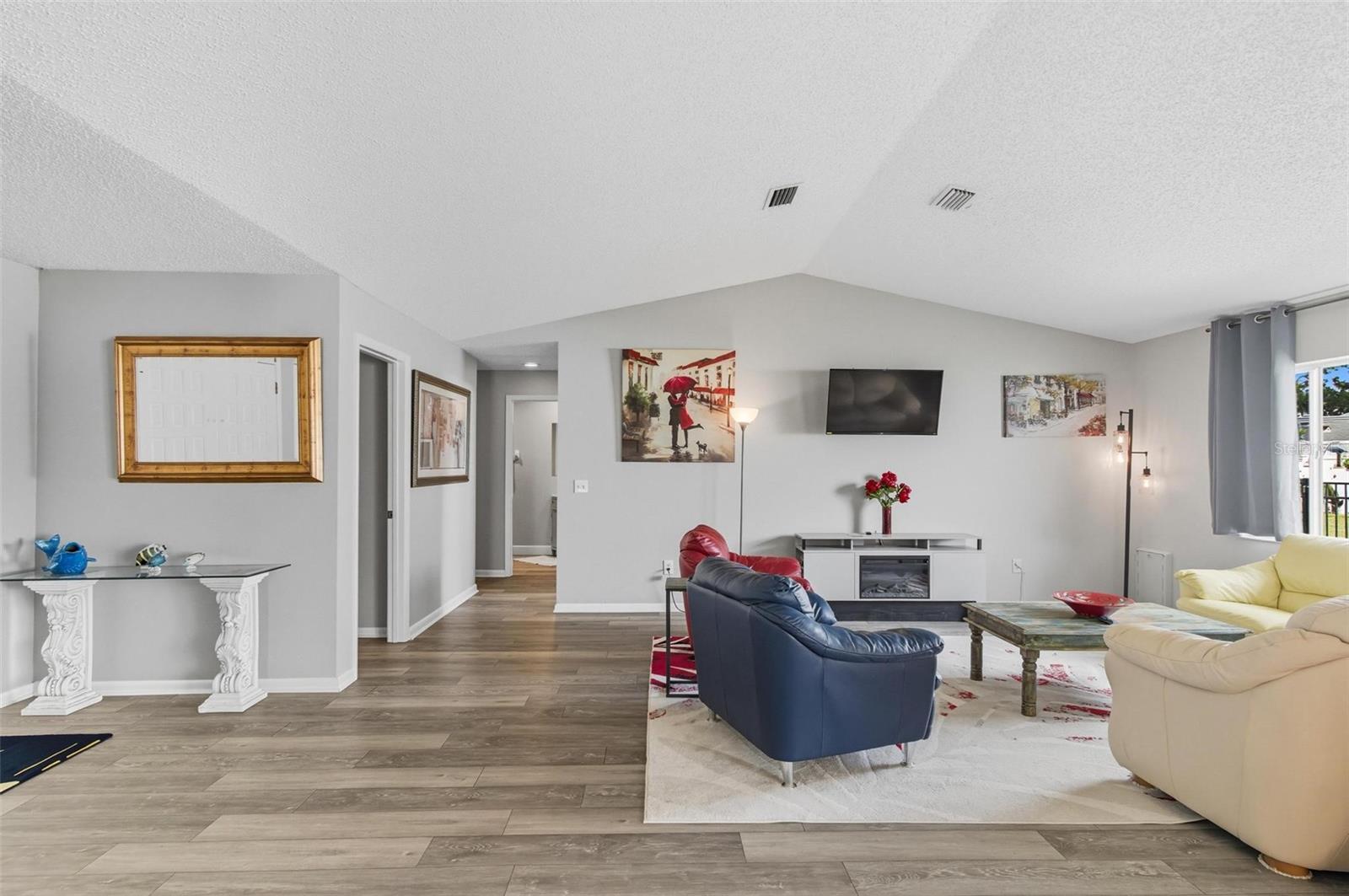 53 Cochise Court