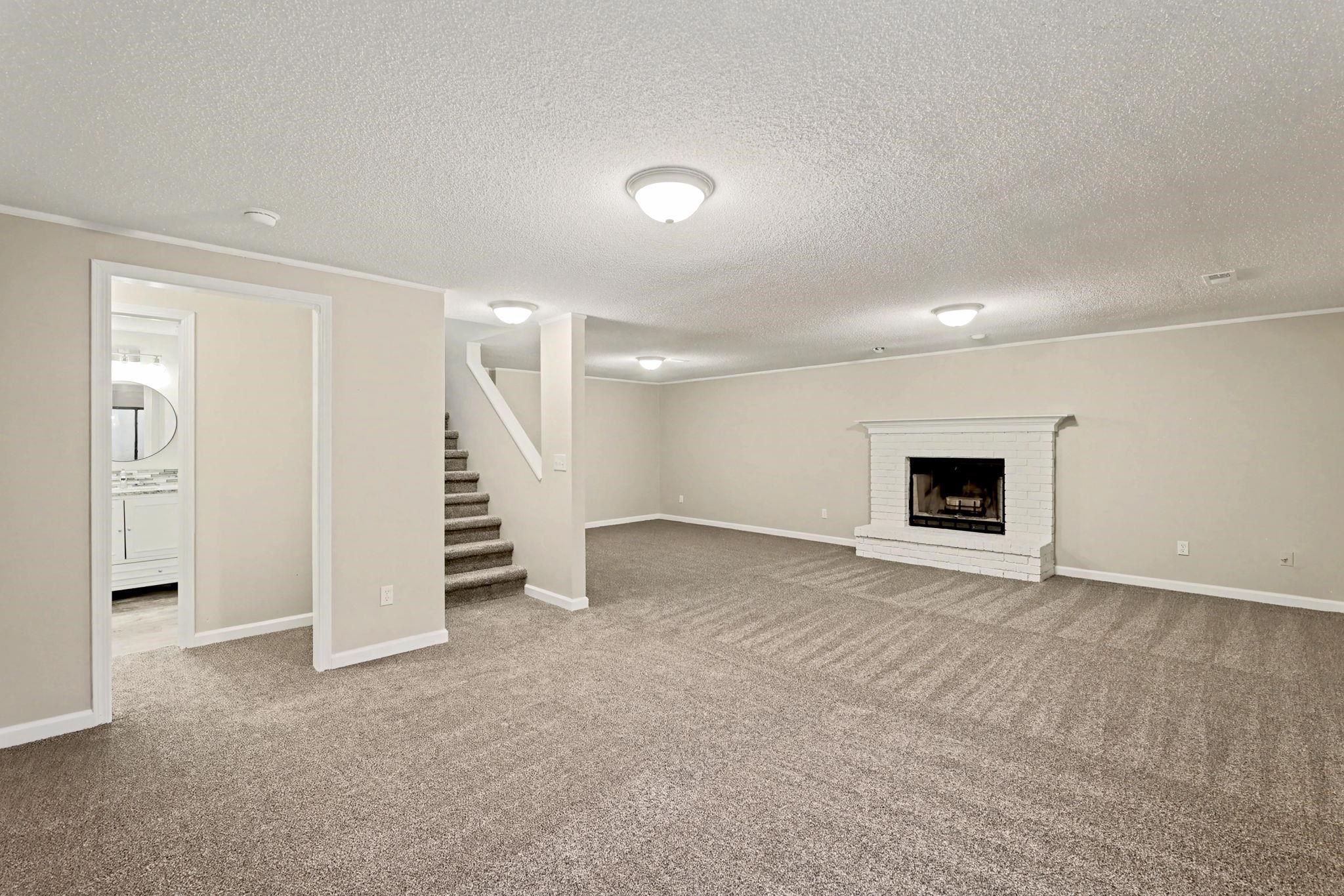 1813 N Pine Grove St