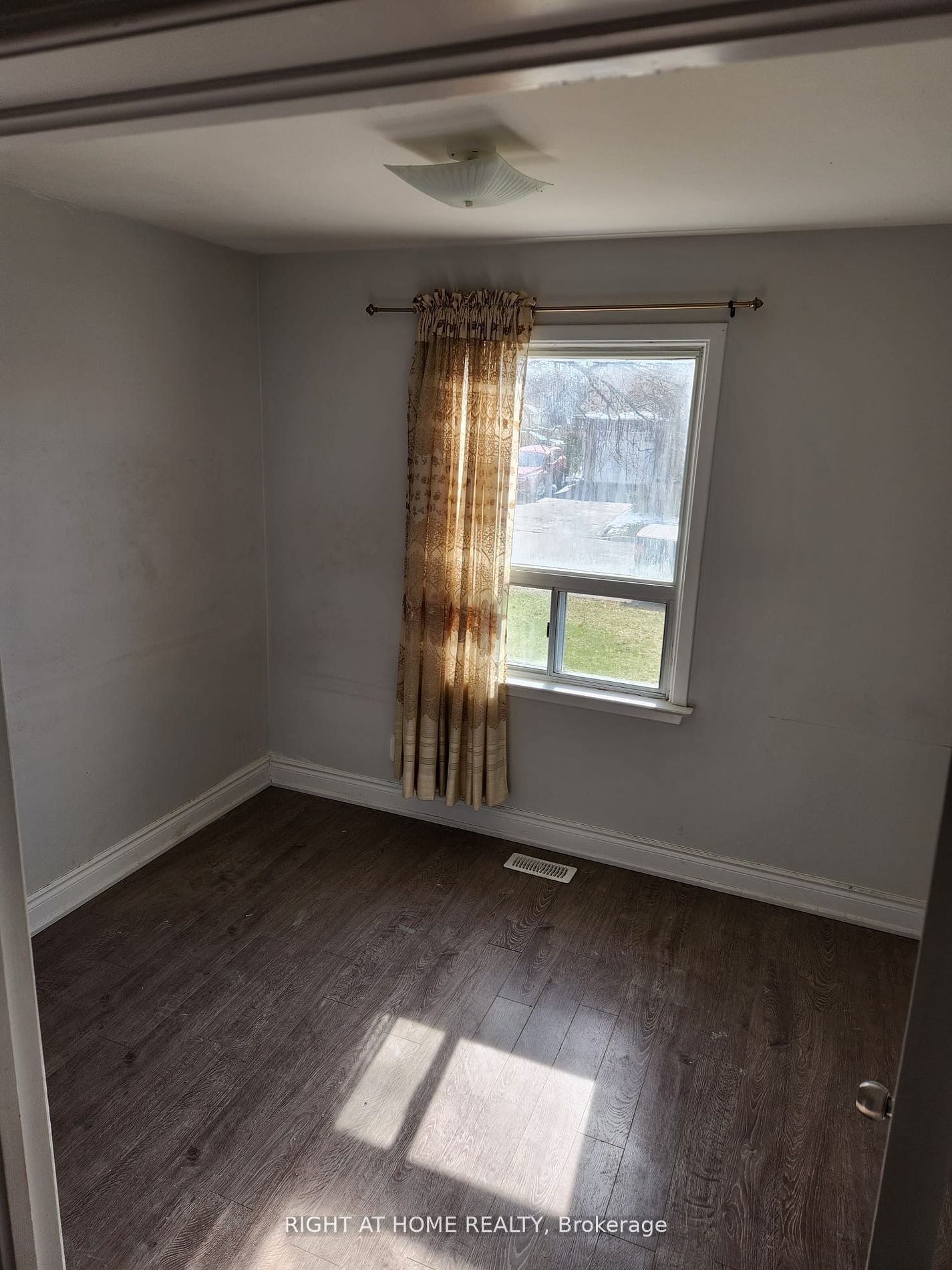 4 Stanley Crt (Upper)