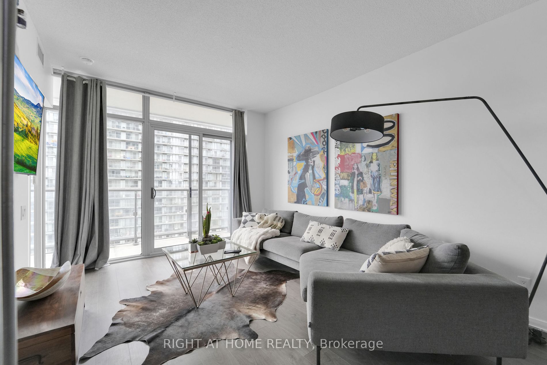 105 The Queensway St 1414