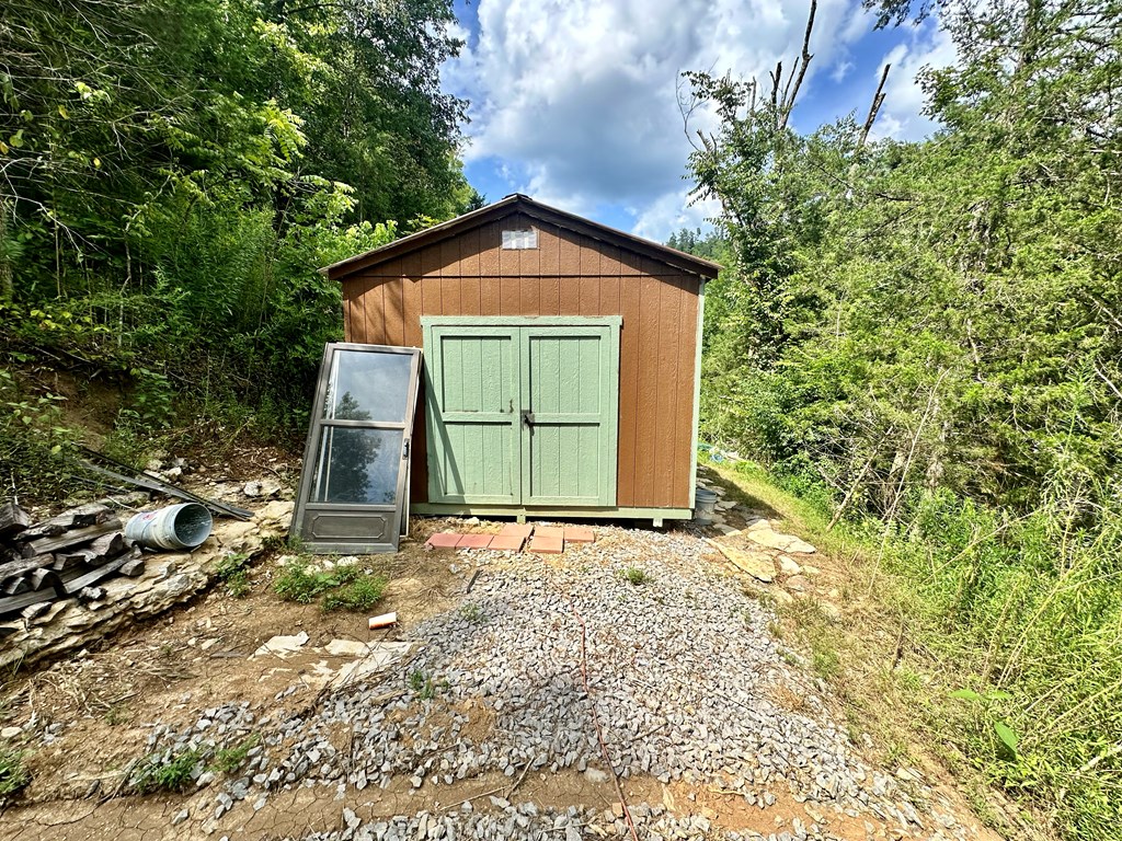 392 Possum Hollow Rd