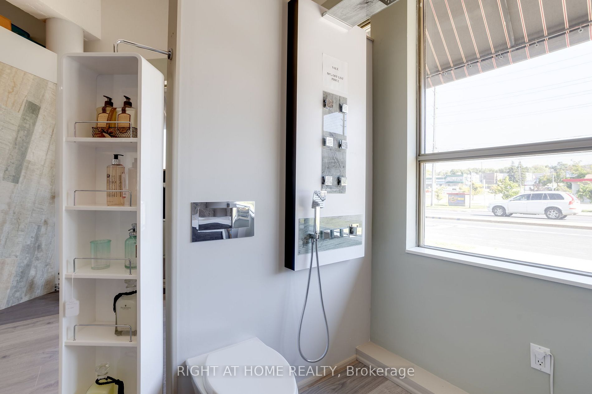 160 Wellington St 2