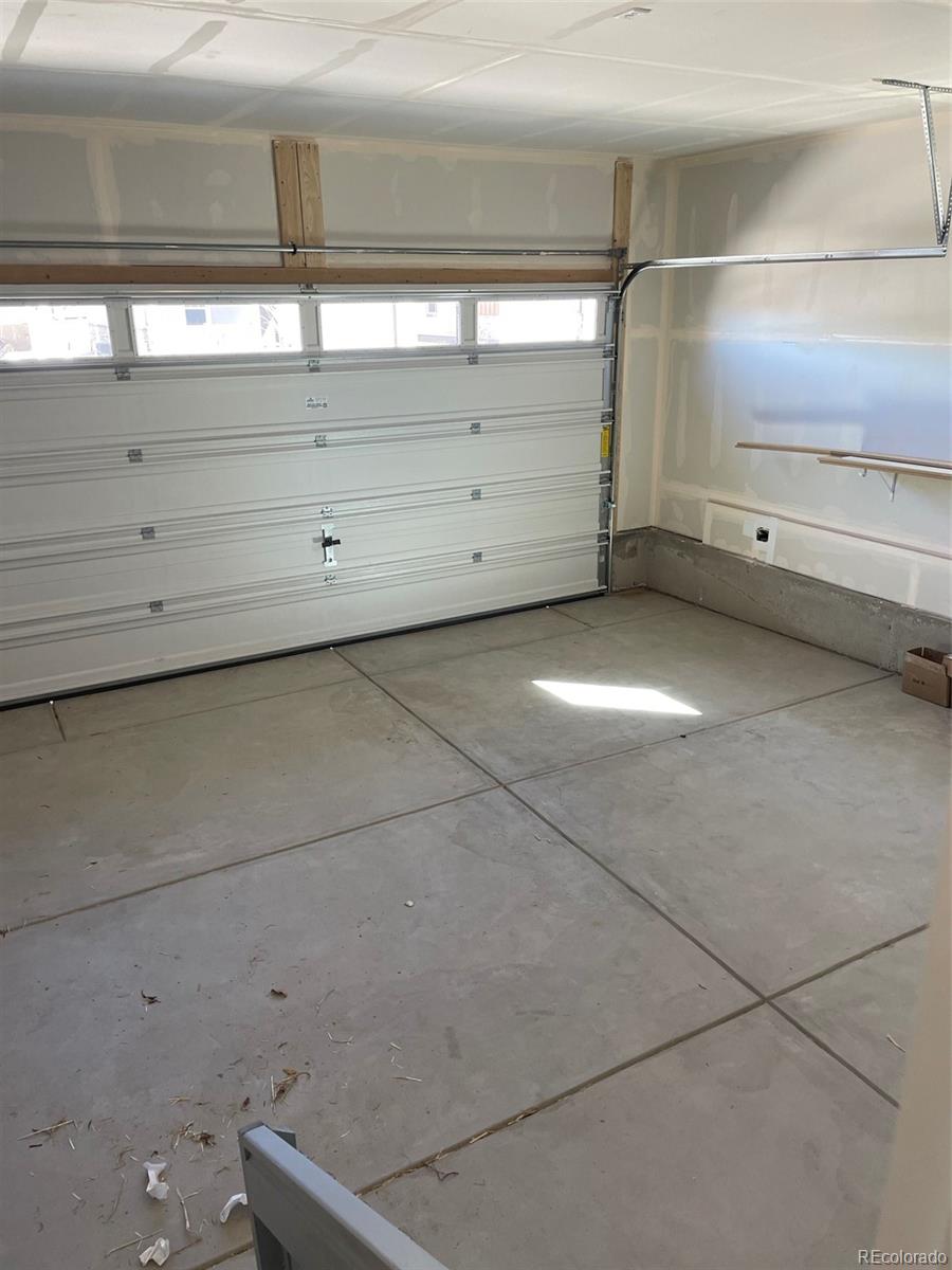 21966 E 39th Place