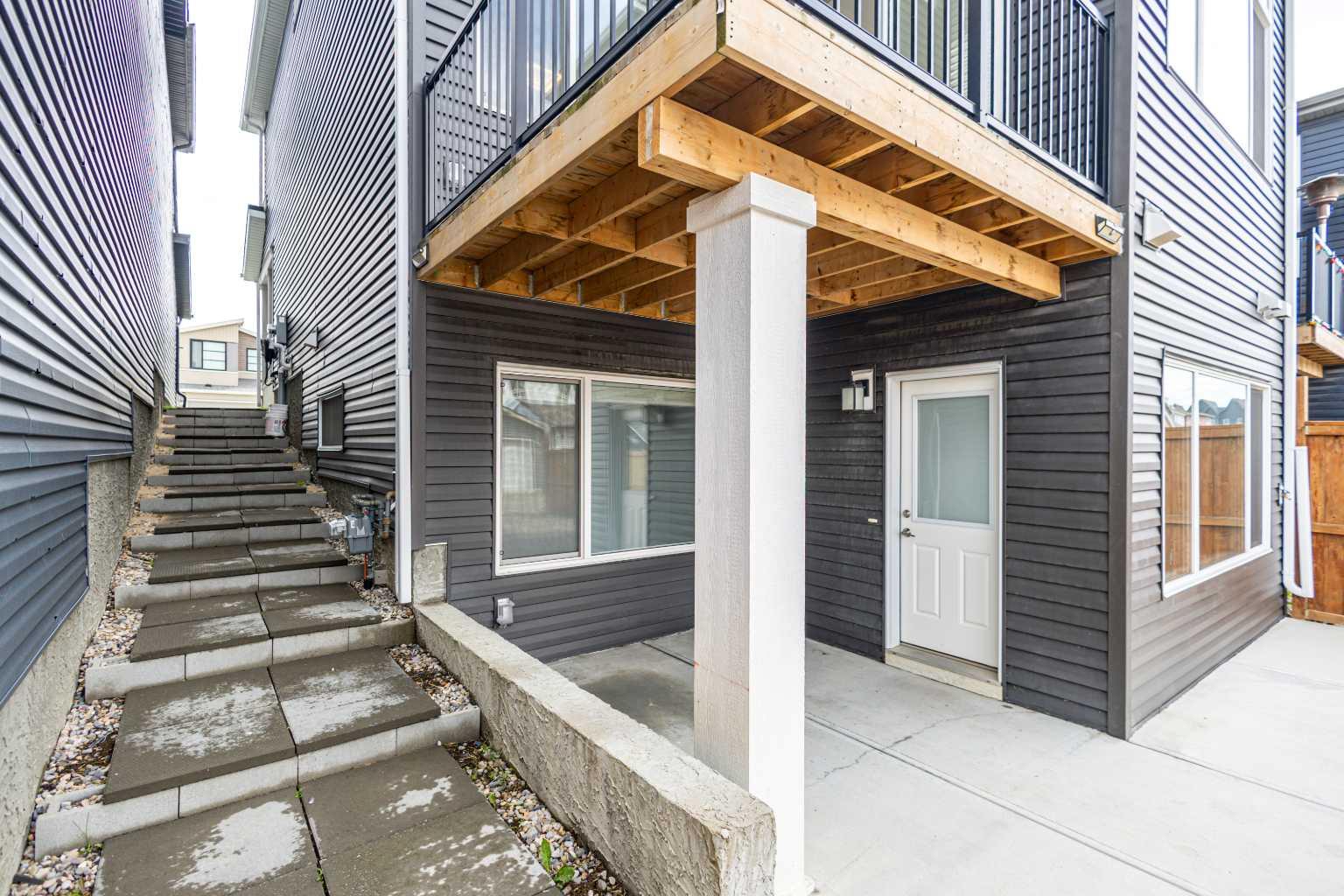 89 Howse Common NE