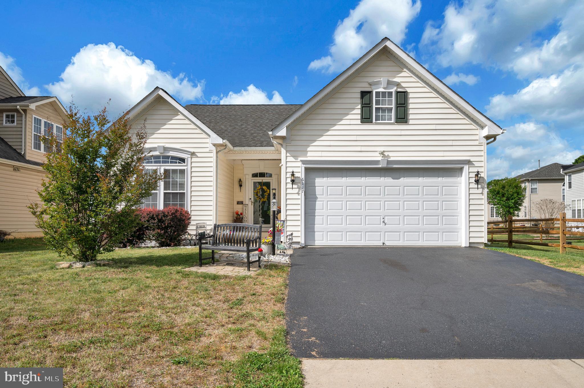 Beautiful 4-bed, 3.5-bath rambler in Hopyard Farm with a main‑level primary suite, open layout, loft bedroom with full bath, and a finished basement. Steps from the clubhouse and pool, and minutes to Dahlgren and Fredericksburg. Fantastic space and location.