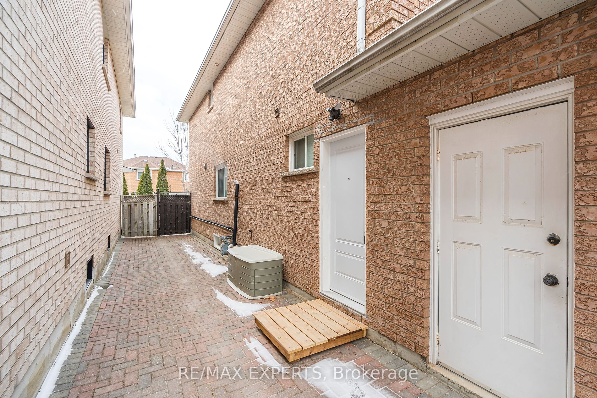 8828 Martin Grove Rd