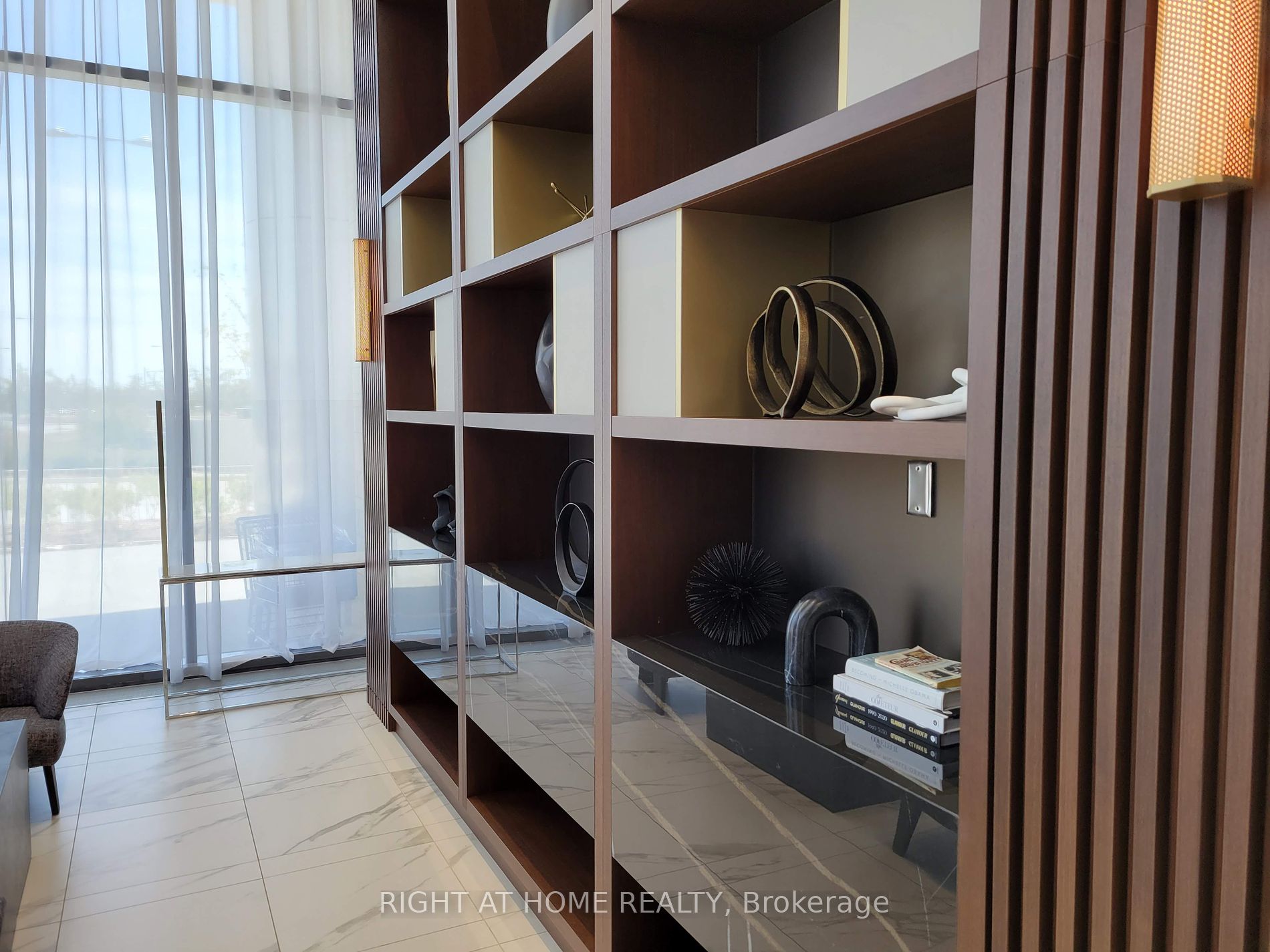 950 Portage Pkwy 6107