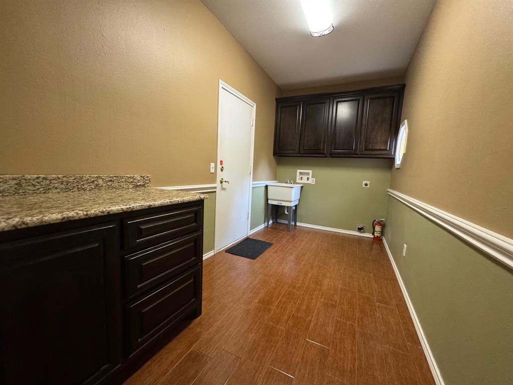 2865 Oak Creek Drive