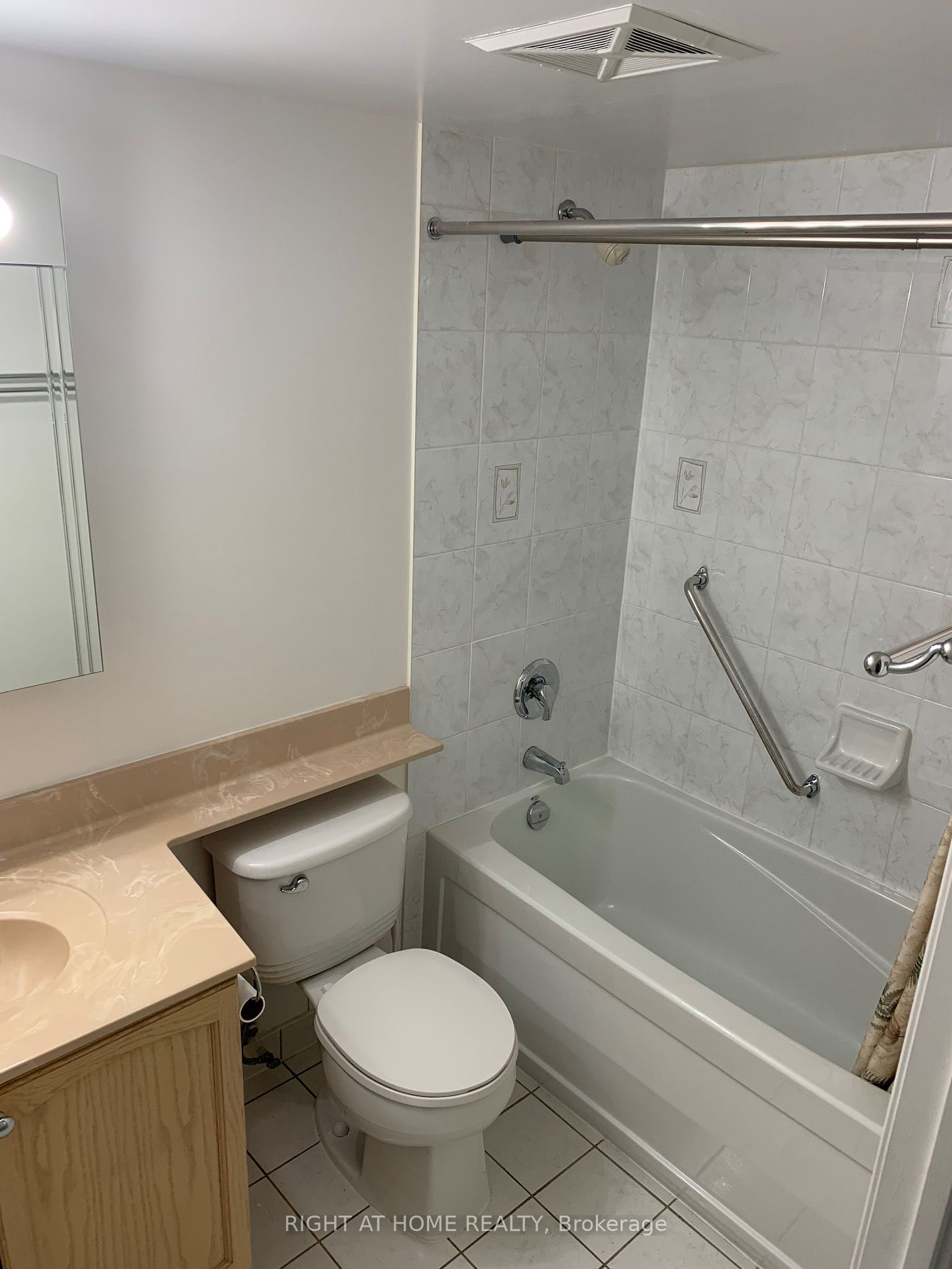 25 Via Rosdale Way 105