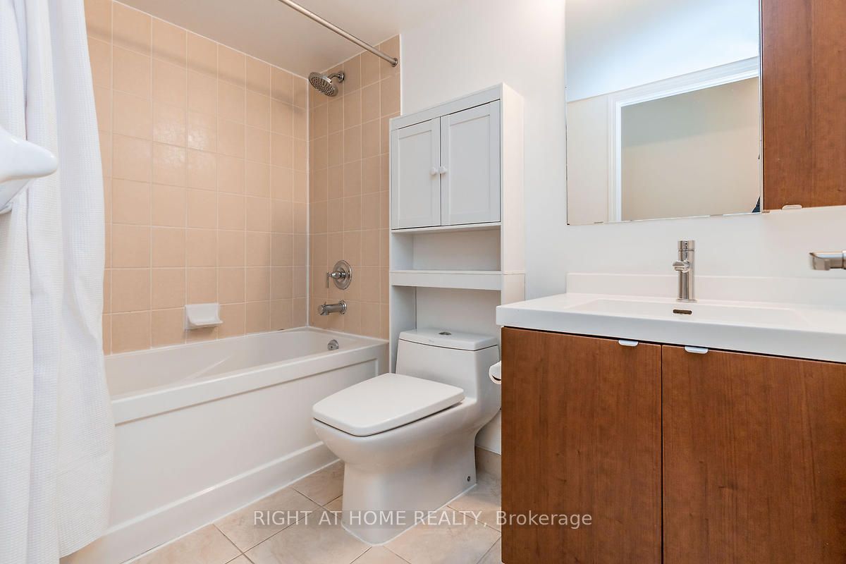 352 W Front St 512
