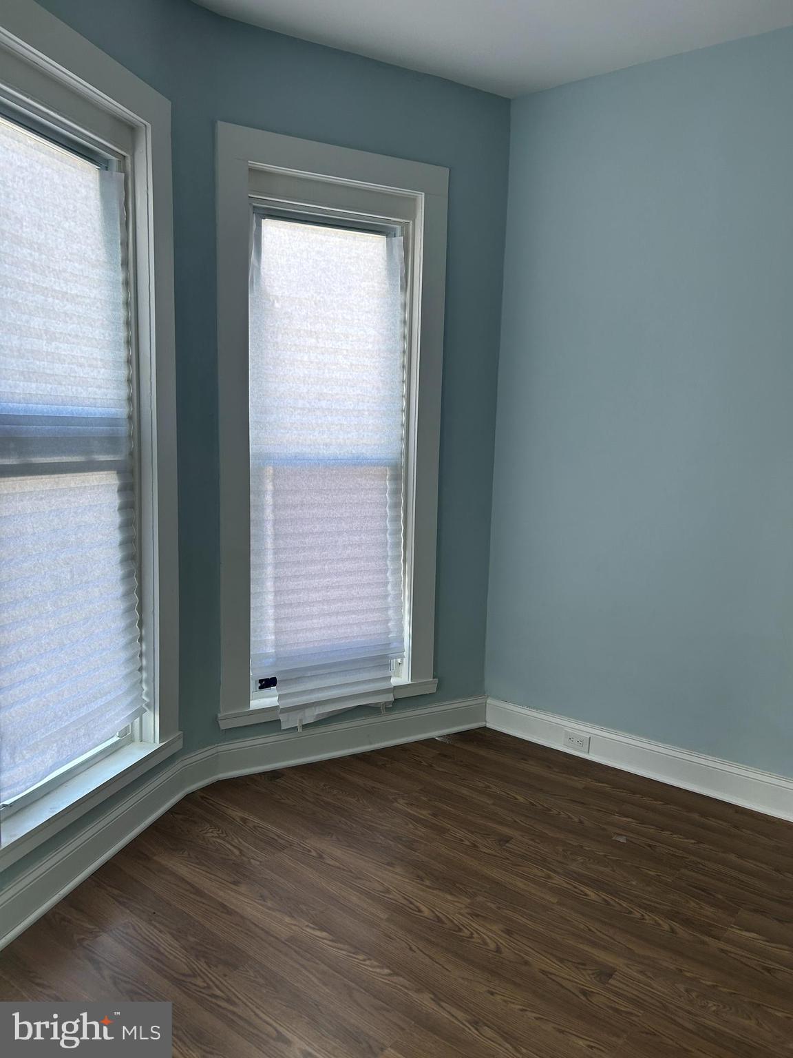 Why you rent when you can buy!  4 bedroom  3 and half bathrooms perfect for a big family  for a affordable price.