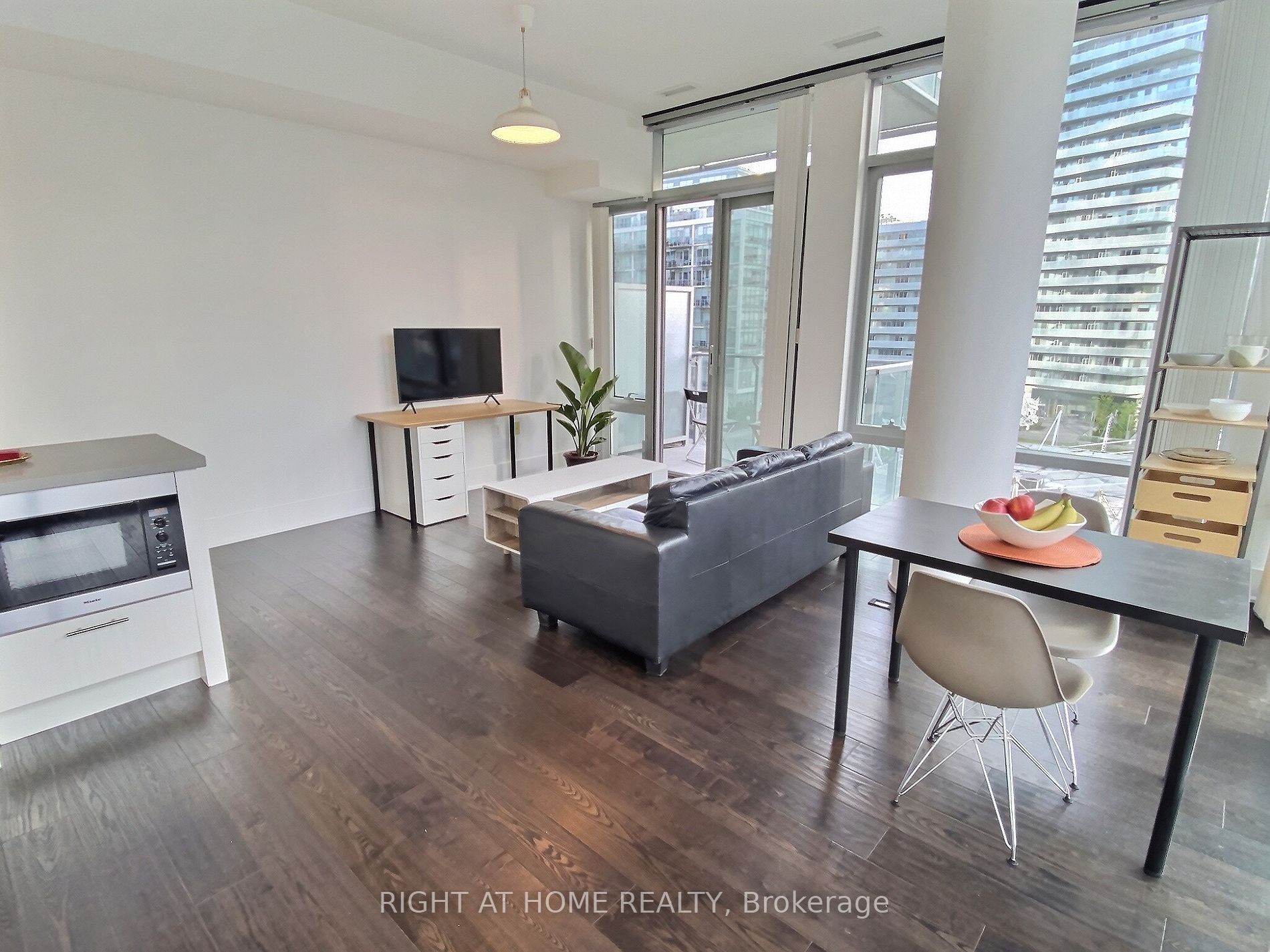 39 E Queens Quay 641