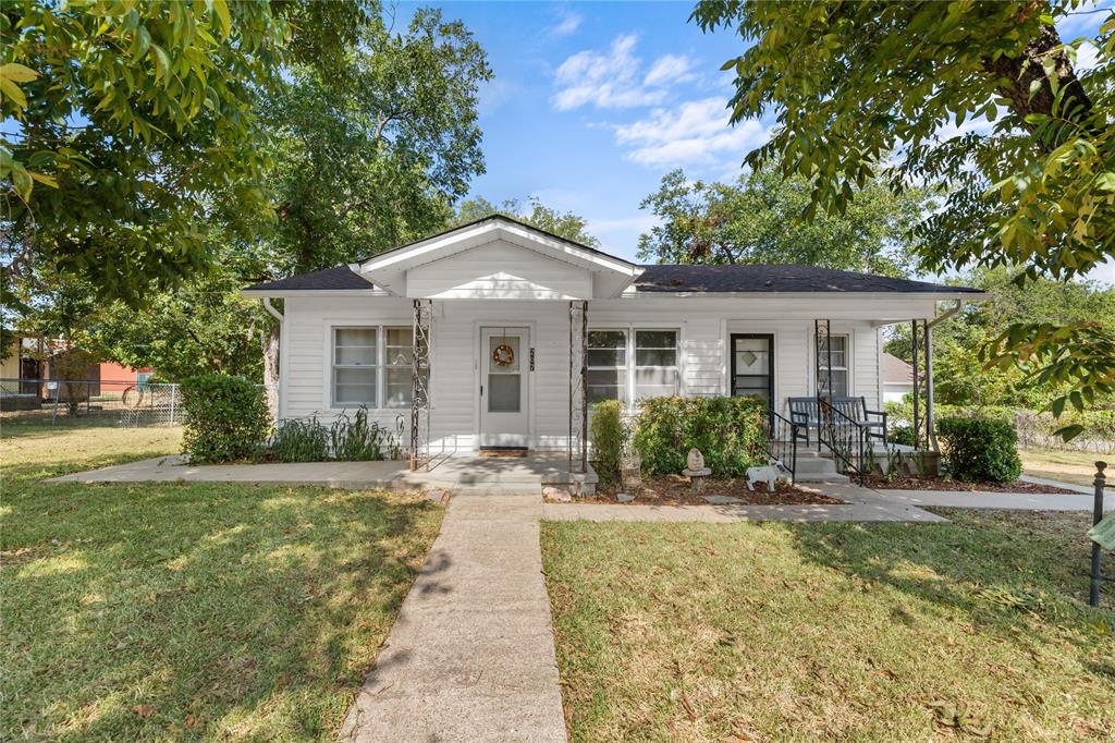 207 S Erath