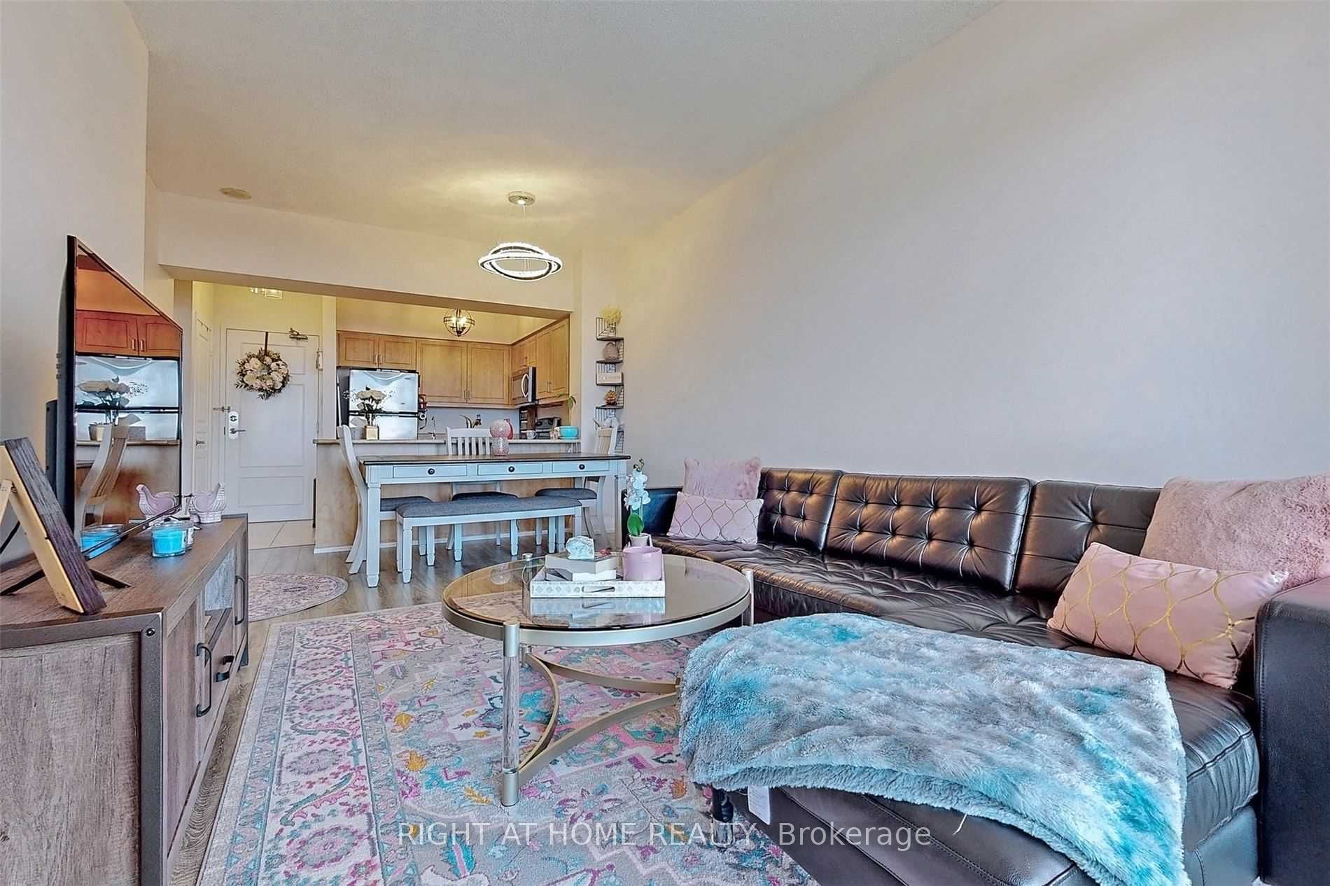 350 Red Maple Rd 817
