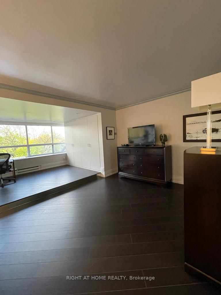 4 Lowther Ave 505