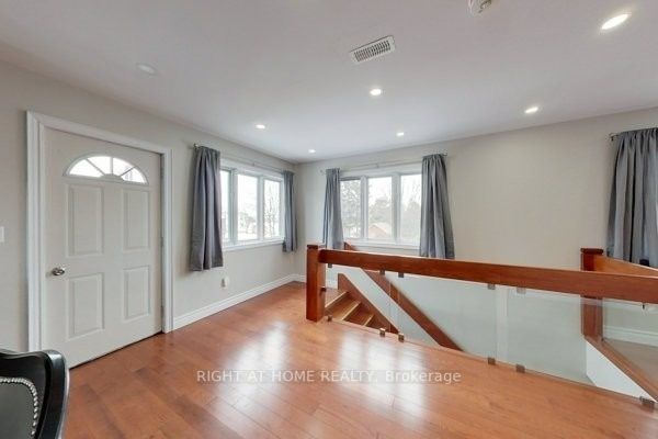 98 Main St