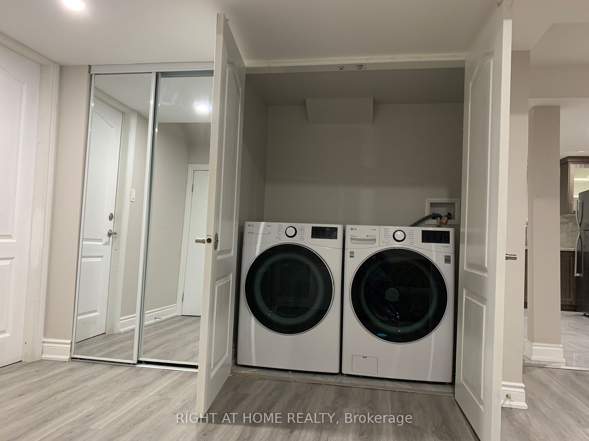 28 Lyndbrook Cres Bsmt