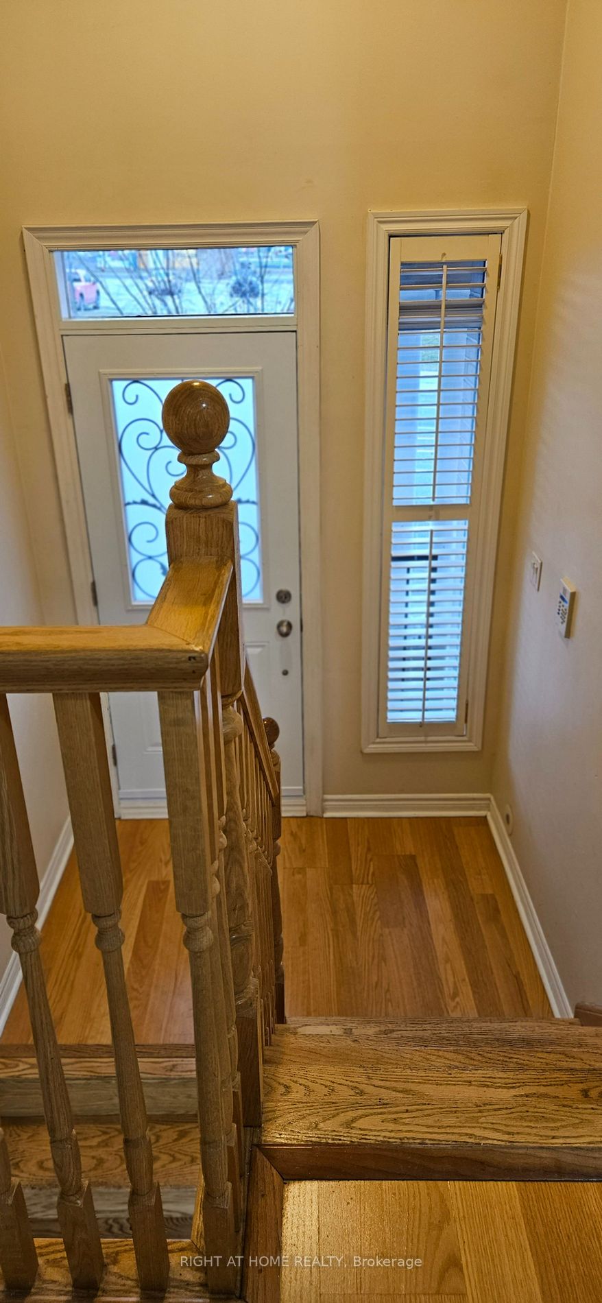 61 Town Centre Crt Th67