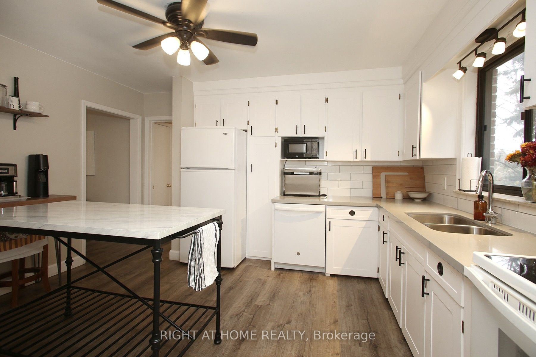 339 E Sheppard Ave 2