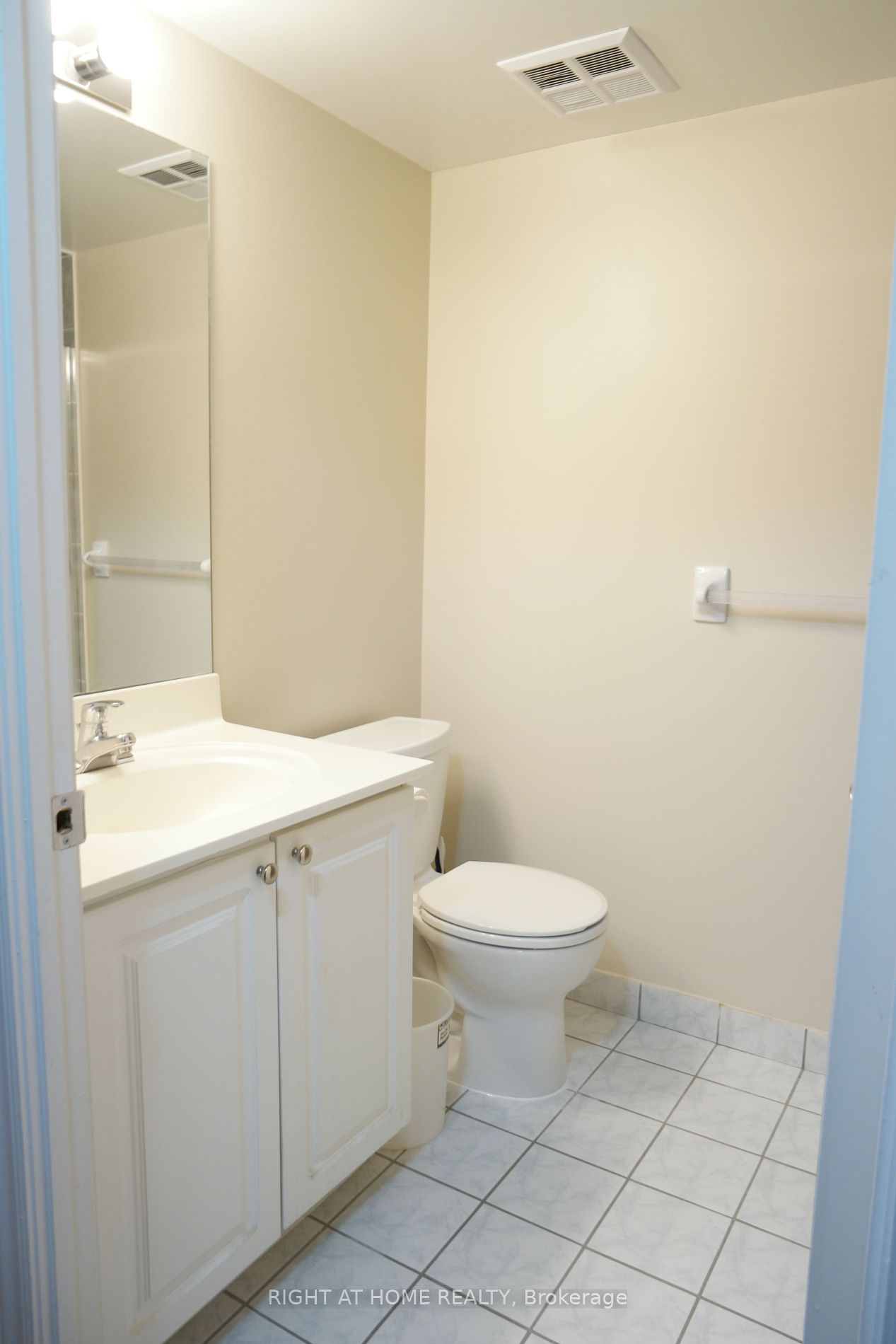 61 N Town Centre Crt 1004