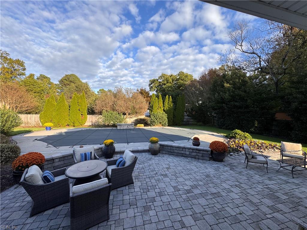 816 Queen Elizabeth Drive