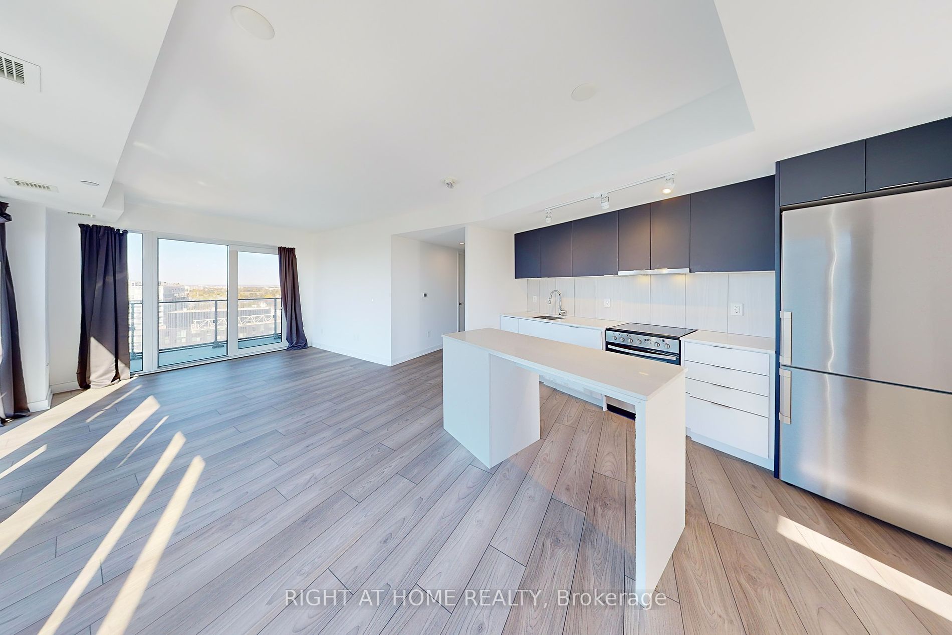 8 Tippet Rd 1410
