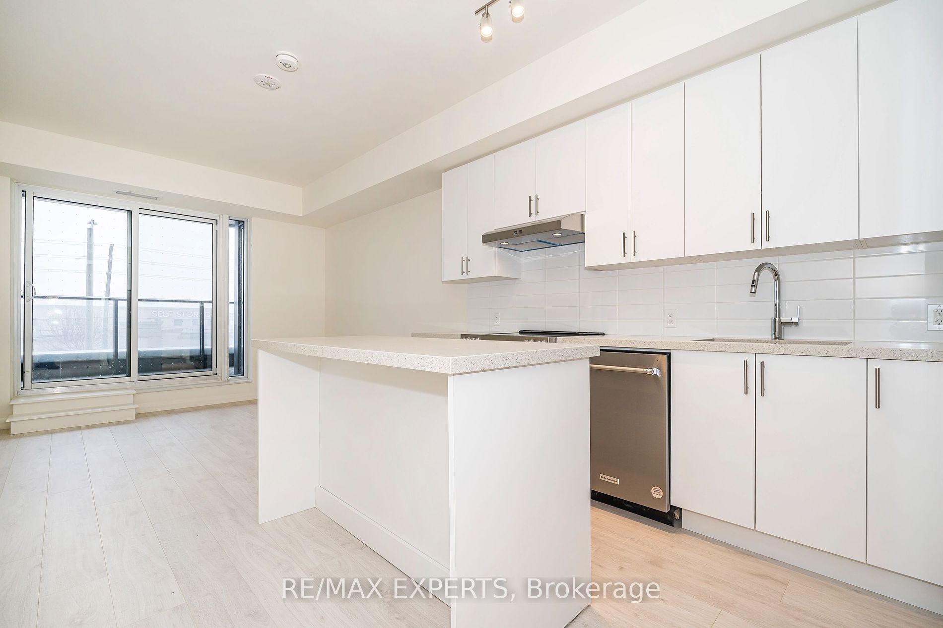 8960 Jane St 210