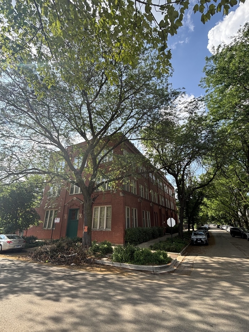Explore this remarkable Lincoln Park loft featuring towering ceilings and freshly installed, oversized windows that bathe the area in natural illumination. Exposed brickwork, a wood-burning fireplace, granite countertops and stainless steel appliances. The expansive bedroom can easily accommodate a king-size bed and includes a closet organizer and ample room for winter storage. The building provides assigned storage, a shared roof deck with sweeping city views, and recent enhancements to the courtyard, hallways, and all communal areas. With no pending specials or solid reserves, this central location in Lincoln Park presents an outstanding investment opportunity.