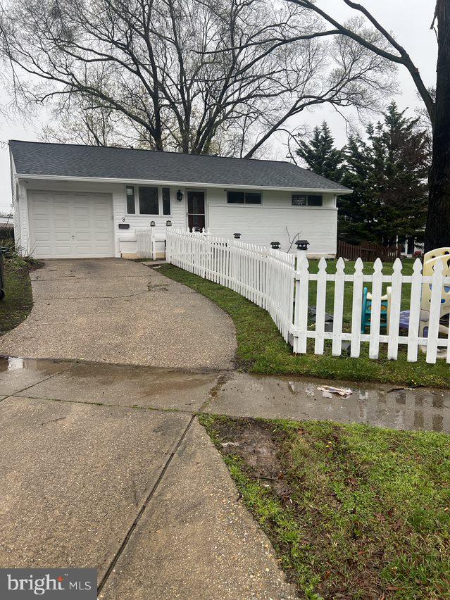 3 Lakecrest Circle