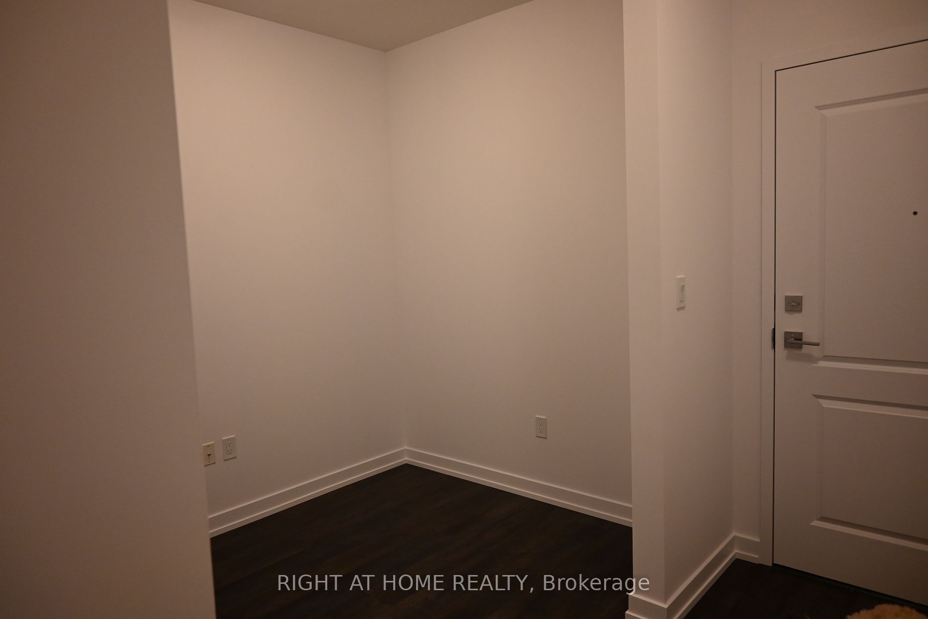 460 E Dundas St 1106