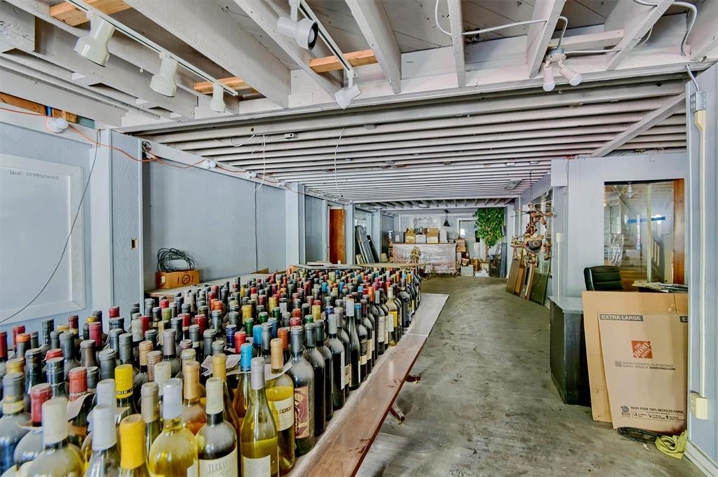 115 S Travis Street