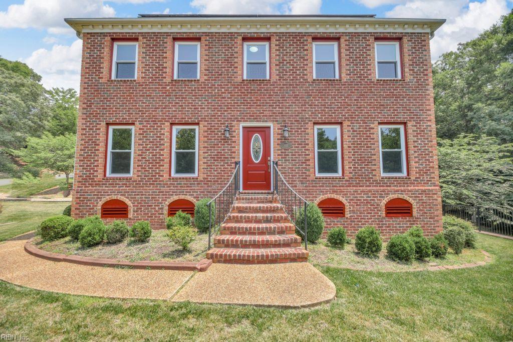 105 Londonderry Lane