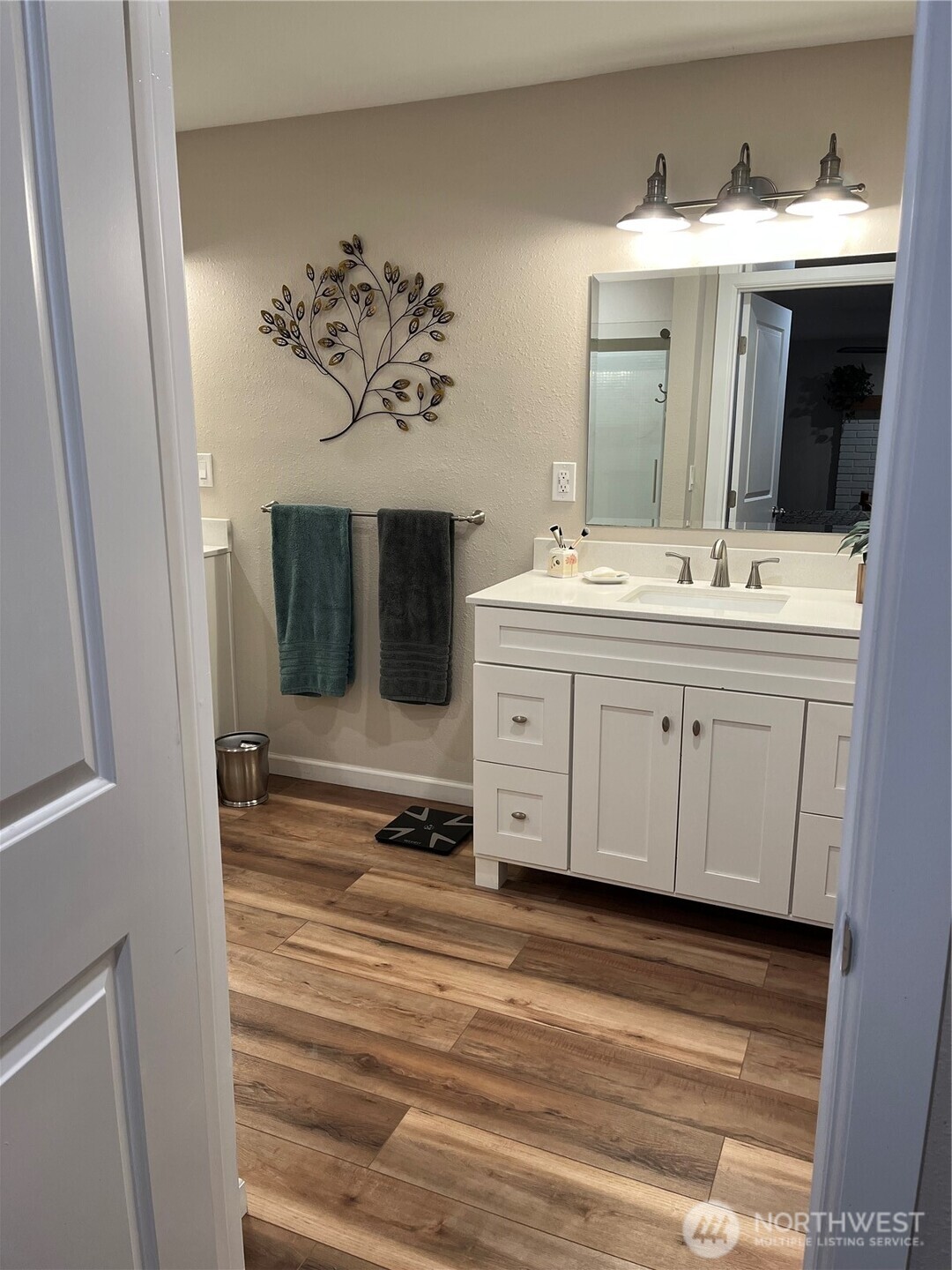 102 N Narwhal Loop NW