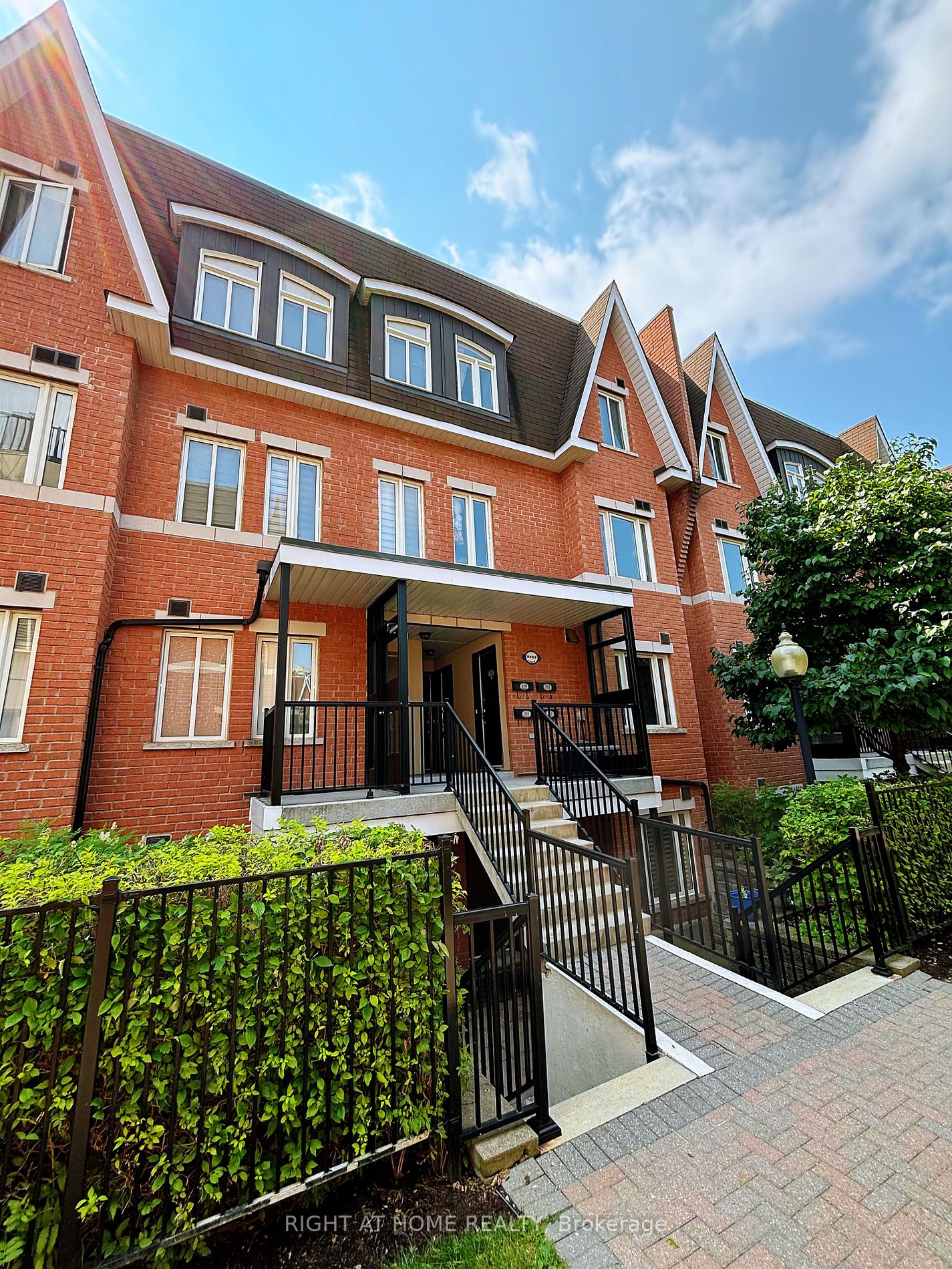 312 John St 351
