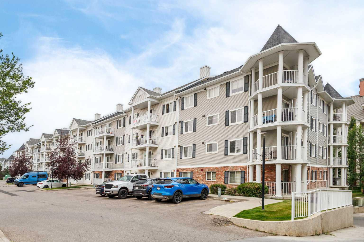 31 Country Village Manor NE 4301