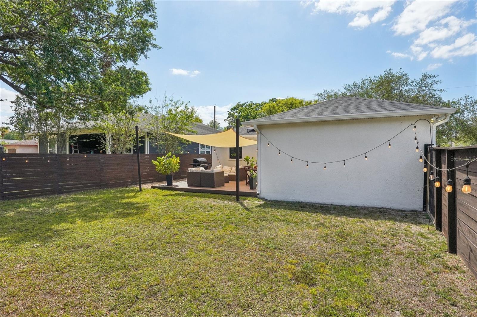 2725 N Poplar Ave