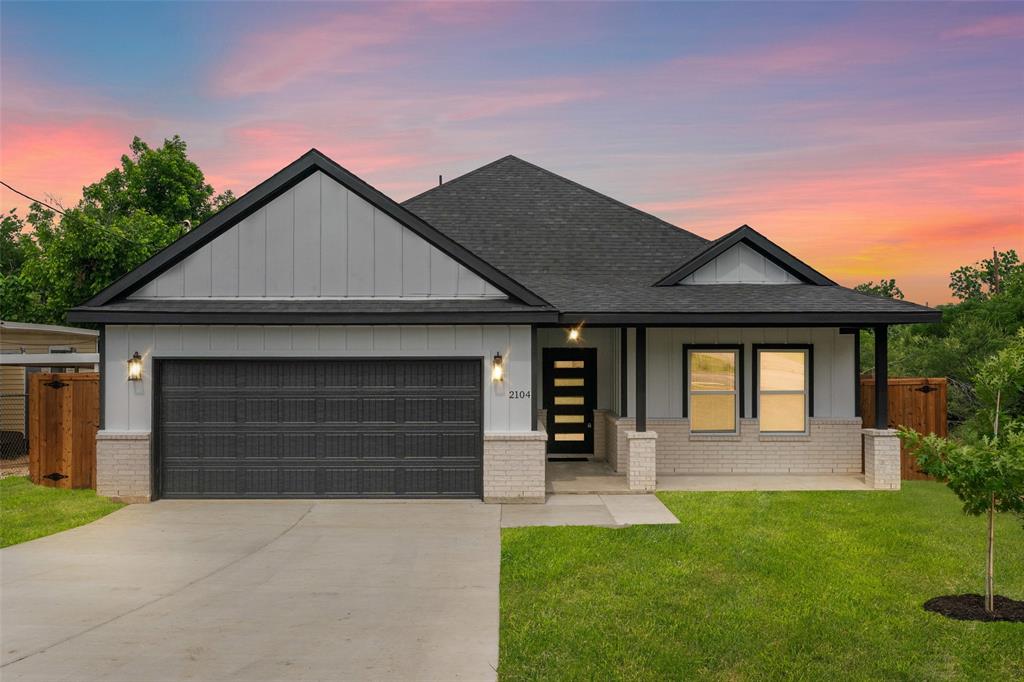 Welcome to 2104 Danner St in Fort Worth!
This stunning new construction home offers 4 spacious bedrooms, 2.5 bathrooms, and an open-concept layout designed for modern living. From the moment you step inside, you’ll love the bright and airy feel complemented by gold lighting fixtures, Vinyl flooring throughout, and tile in the bathrooms for added durability and style
The chef-inspired kitchen features white cabinetry, quartz countertops, a walk-in pantry, and a large island that opens up to the living and dining areas, perfect for entertaining. The primary suite offers a peaceful retreat with a spa-like bath and generous walk-in closet.
With 1,927 sq ft of thoughtfully designed space, this home is ideal for first-time buyers or anyone looking for comfort, style, and convenience, all at an amazing price point.