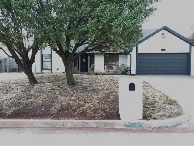 AUCTION: Welcome to Oklahoma City, OK. This home is a short distance to The Greens Golf * & CountryClub and Quail Creek. Great size home with approx. 4,012 sq. ft. and sits on a lot of 10,803 sq. ft. Roll upyour sleeves and put on your designer touches to make it a dream home. Buyers check with City, County,Zoning, Tax, and other records to their satisfaction Buyers to inspect prior to bidding. AS-IS SALE property.