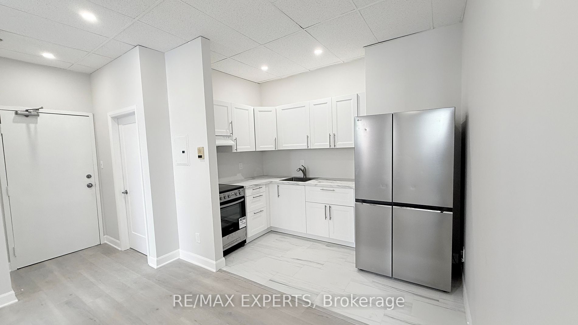 8 S Main St 404