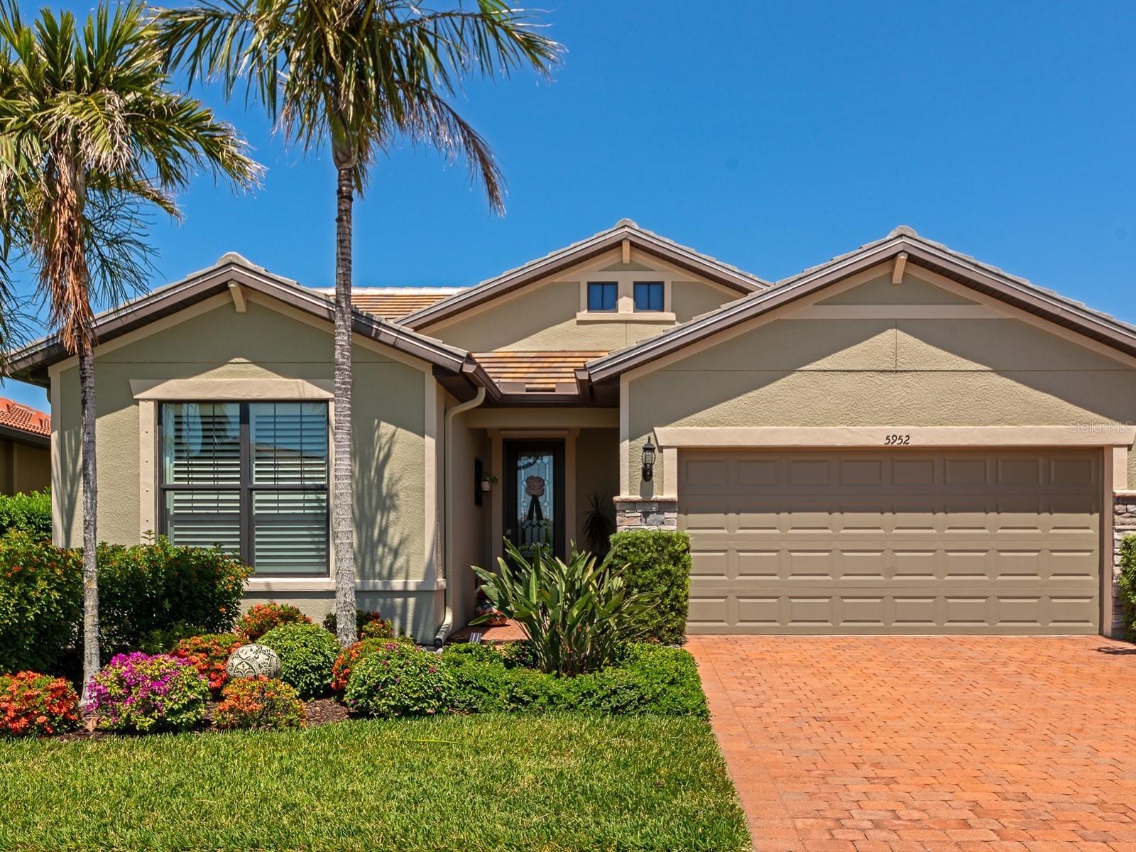 孔雀28 Featured Property Listings in Sarasota, FL | Candy Swick Company