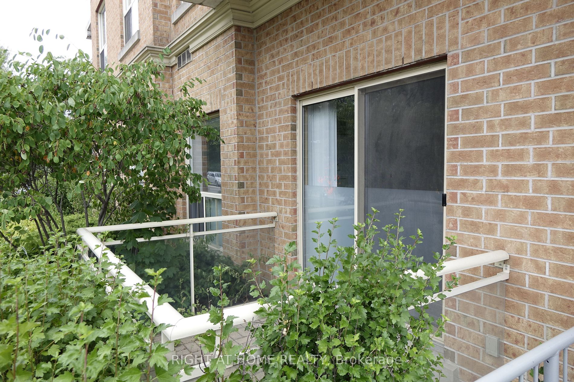 11 Christie St St 101