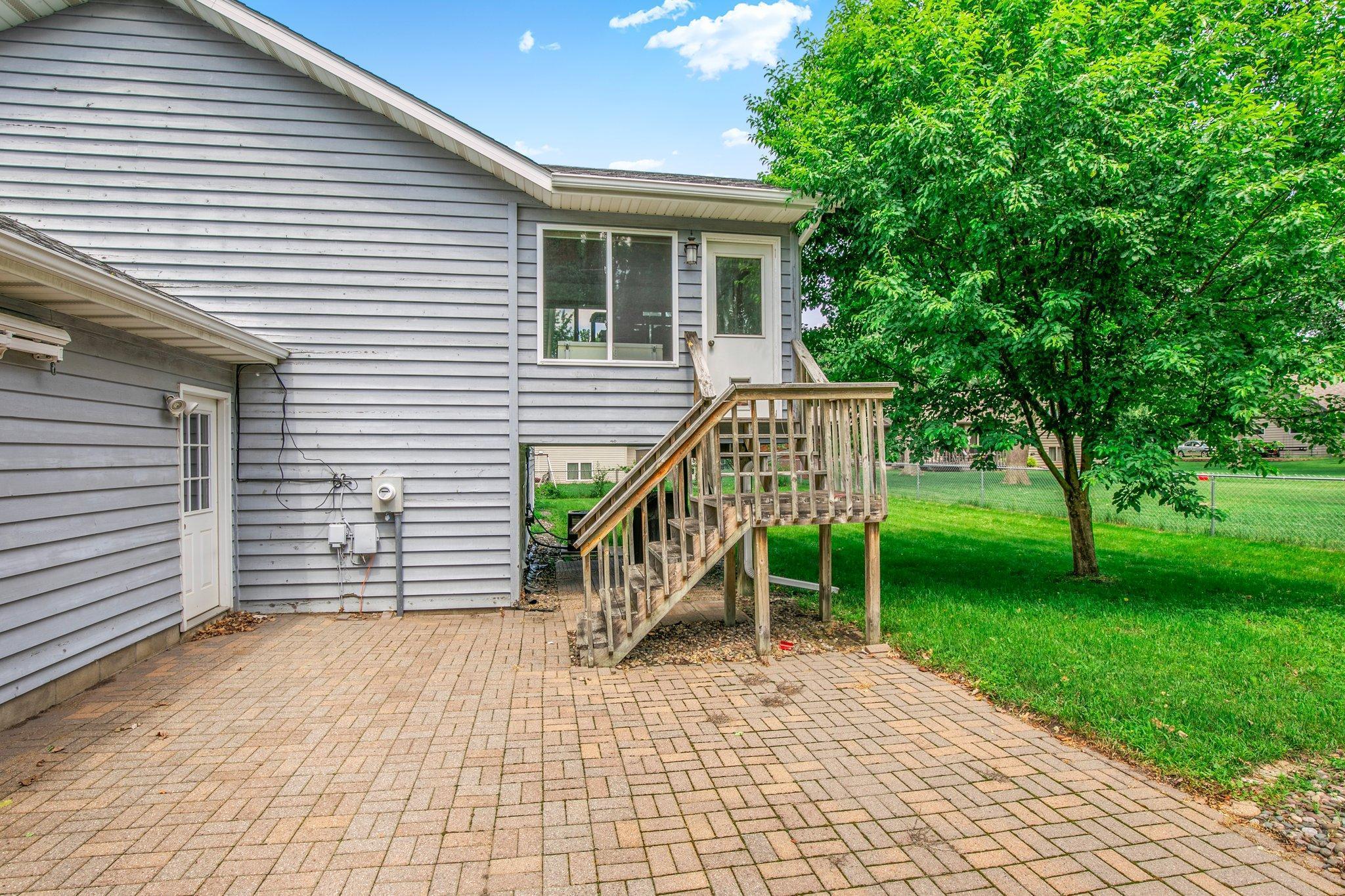 104 9th Avenue N