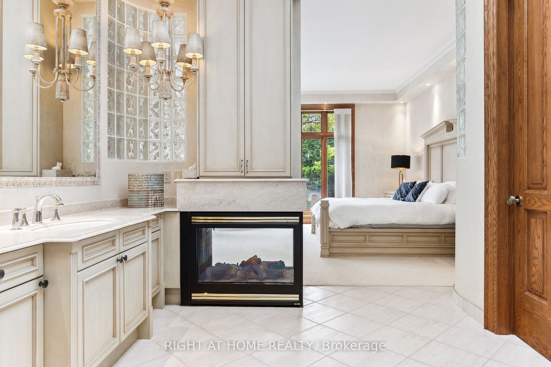 206 Lakeside Ave