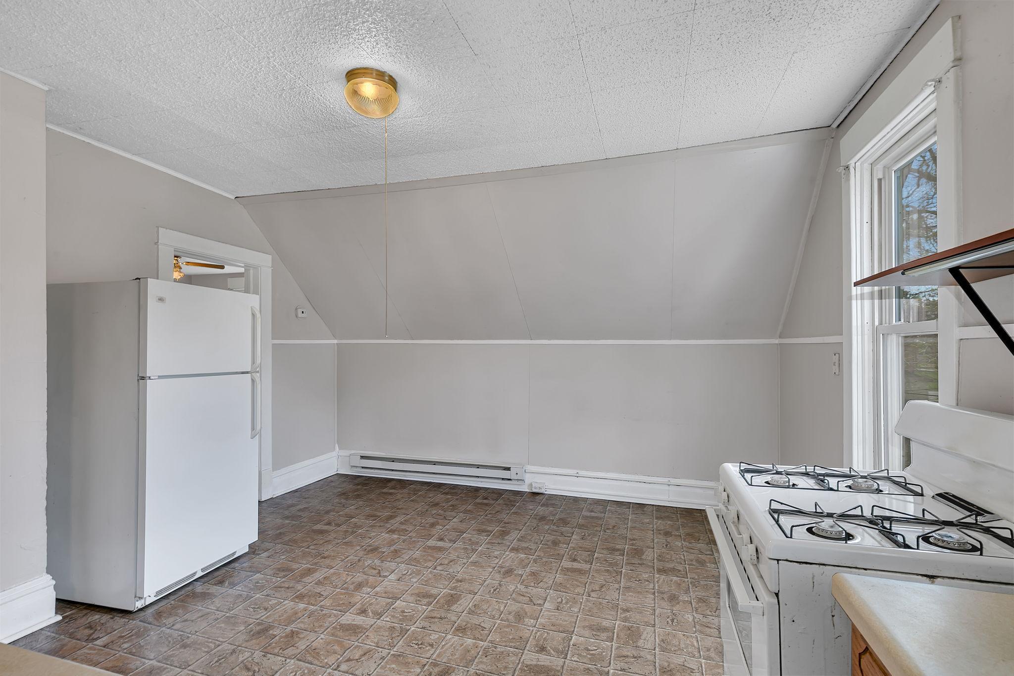 215 3rd Avenue NE