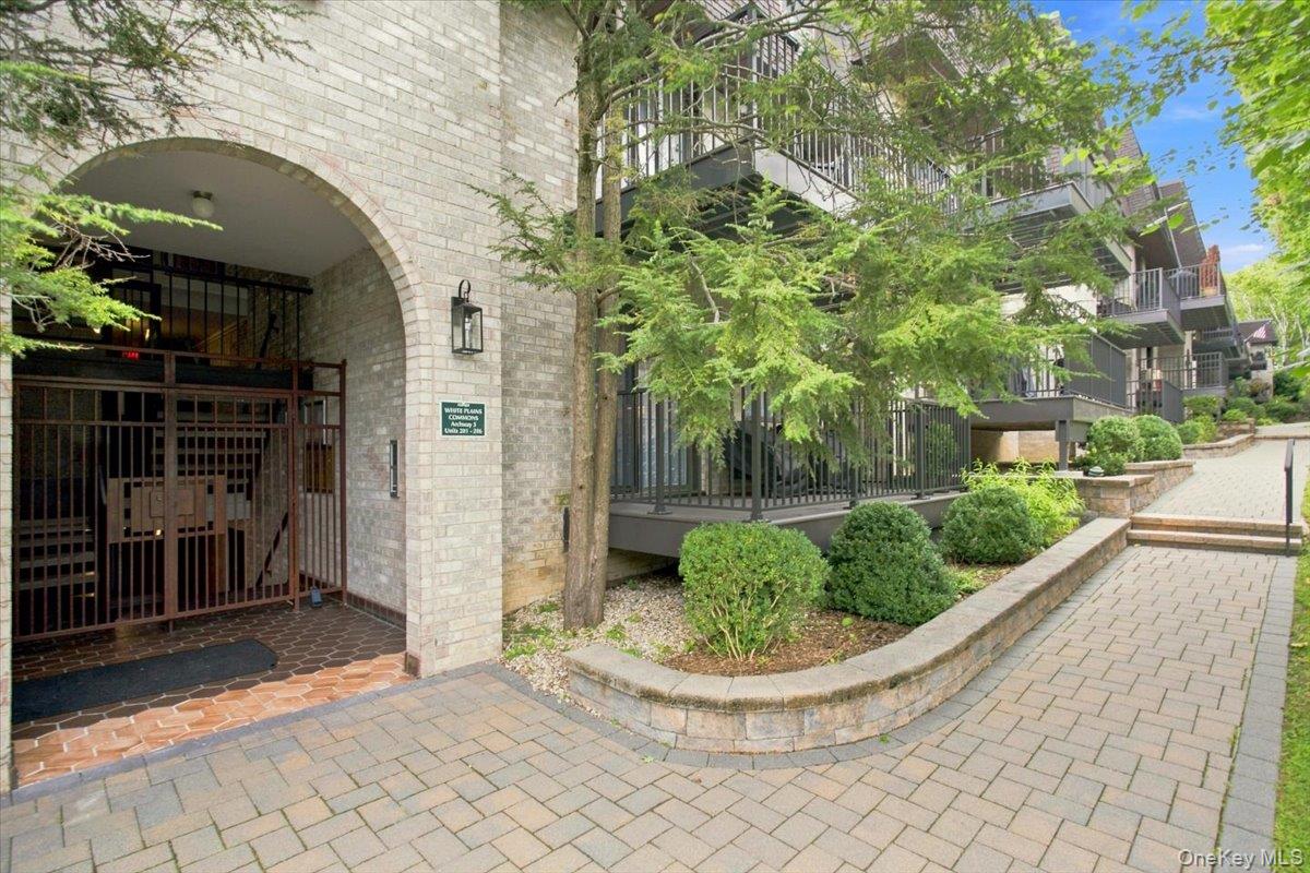 107 N Broadway 205B