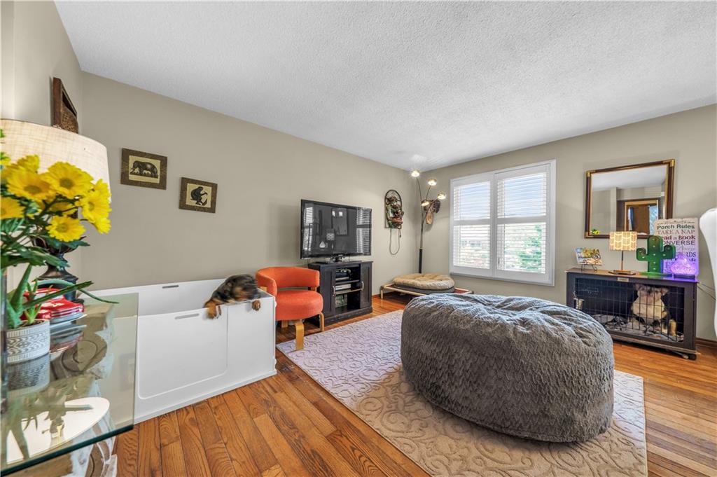 3929 Vineyard Crescent