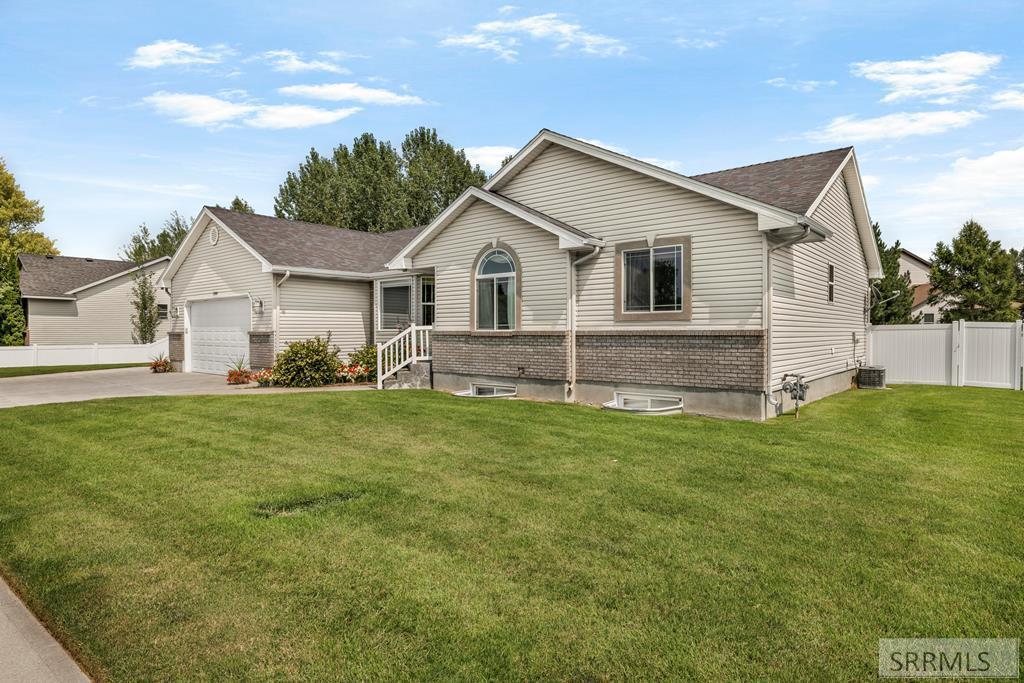 3864 E John Adams Parkway